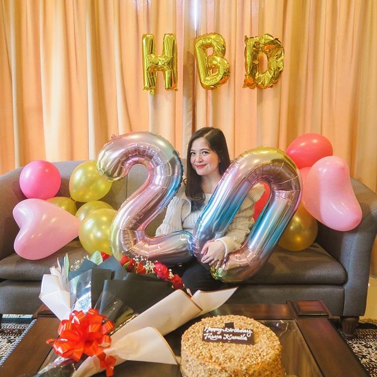 Tasya Kamila merayakan ulang tahunnya yang ke 29 pada Senin (22/11) tanpa kehadiran sang suami. Yuk intip potretnya!