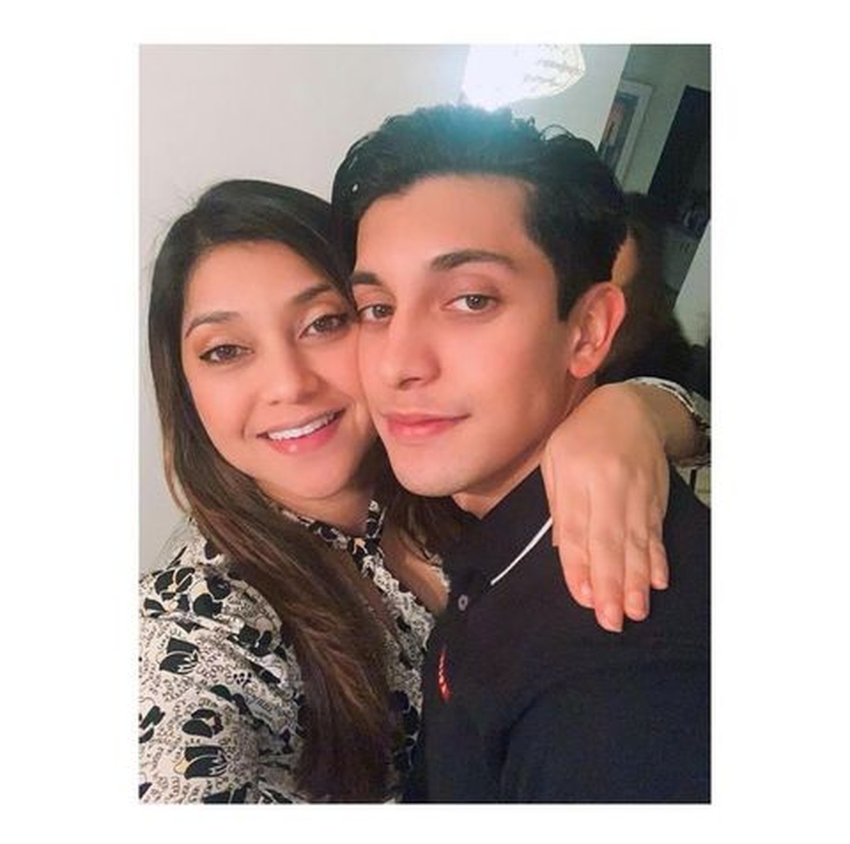 Pernikahan Sarah Azhari dan Pedro Miguel dikaruniai seorang putra tampan bernama Albany Ray yang kini beranjak dewasa&period; Yuk intip&excl;