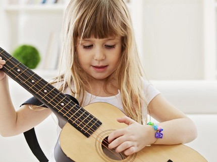 10 Alat Musik Melodis dari Berbagai Negara untuk Dikenalkan ke Anak