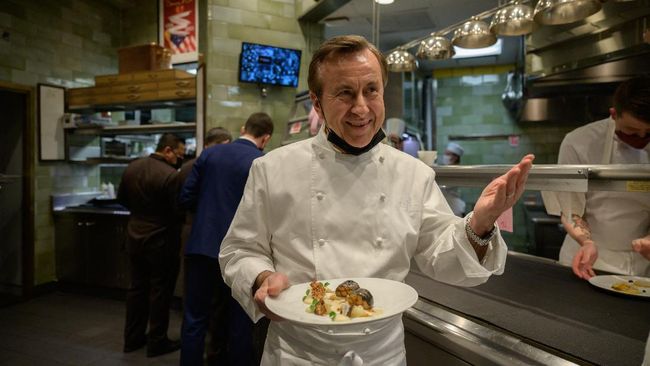 Koki Prancis Daniel Boulud dinobatkan sebagai pemilik restoran terbaik di dunia oleh Les Grandes Tables du Monde untuk restoran andalannya, Daniel.