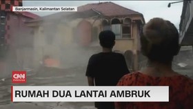 VIDEO: Detik-detik Rumah Dua Lantai Ambruk