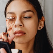 Termasuk Diet Ekstrim, Ini 6 Kebiasaan Sehari-hari yang Sebabkan Bulu Mata Rontok dan Menipis