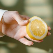 5 Mitos tentang Kandungan Vitamin C pada Skincare yang Harus Diketahui, Salah Satunya: Lebih bikin Kulit Sensitif?