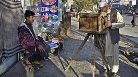 FOTO: Warisan Kamera Kotak Kayu Afghanistan yang Nyaris Punah