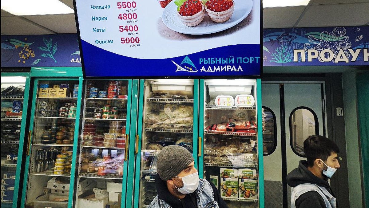 FOTO: Warga Rusia Terancam Tak Makan Kaviar Karena Mahal