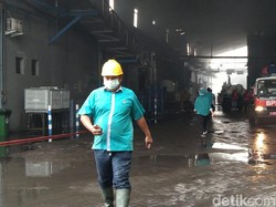 Sudah 5 Jam, Kebakaran Pabrik Dua Kelinci Pati Belum Padam