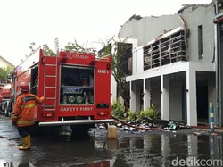 Kebakaran di Pabrik Dua Kelinci Pati Mulai Mengecil, Kini Terlokalisir