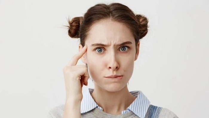 Tidak Pakai Kacamata di Bawah Terik Matahari & Deretan Kebiasaan Buruk yang Merusak Mata, Segera Tinggalkan!