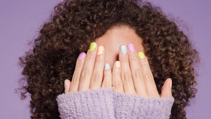 Sudah Mulai WFO, Yuk Percantik Kuku dengan Polygel Biar Mood Kerja Makin Naik