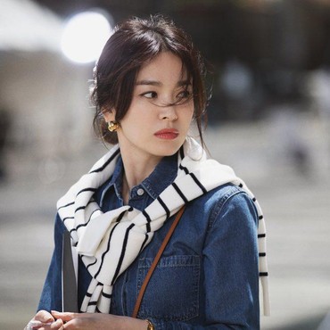 Heboh Song Hye Kyo Pergi ke Paris dengan Perhiasan Mahal, Mau Ngapain?