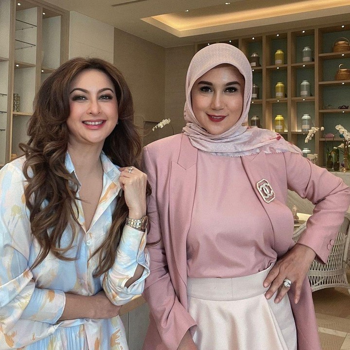<p>Marini Zumarnis menyebut Diana Pungky adalah sahabatnya sejak dahulu. Keduanya dibesarkan lewat rumah produksi Multivision Plus. Marini kala itu syuting sinetron <em>Bidadari,</em> sementara nama Diana Pungky melejit lewat <em>Jinny Oh Jinny.</em> (Foto: Instagram @marinizumarnisreal)</p>