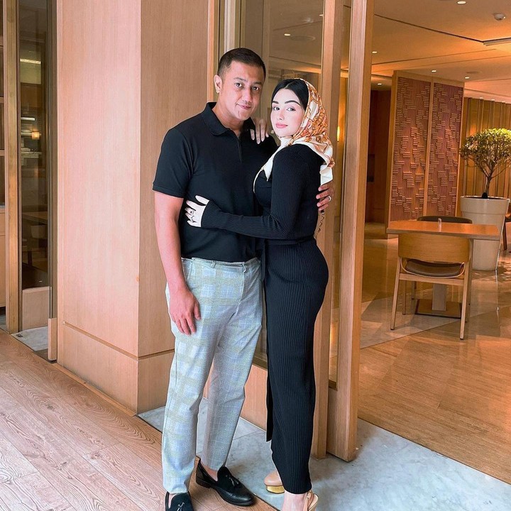 <p>Makin matang usia pernikahan mereka, semakin kompak dan romantis ya, Bunda? Kita doakan semoga mereka selalu langgeng dan harmonis ya! (Foto: Instagram @nourahsheivirah)</p>