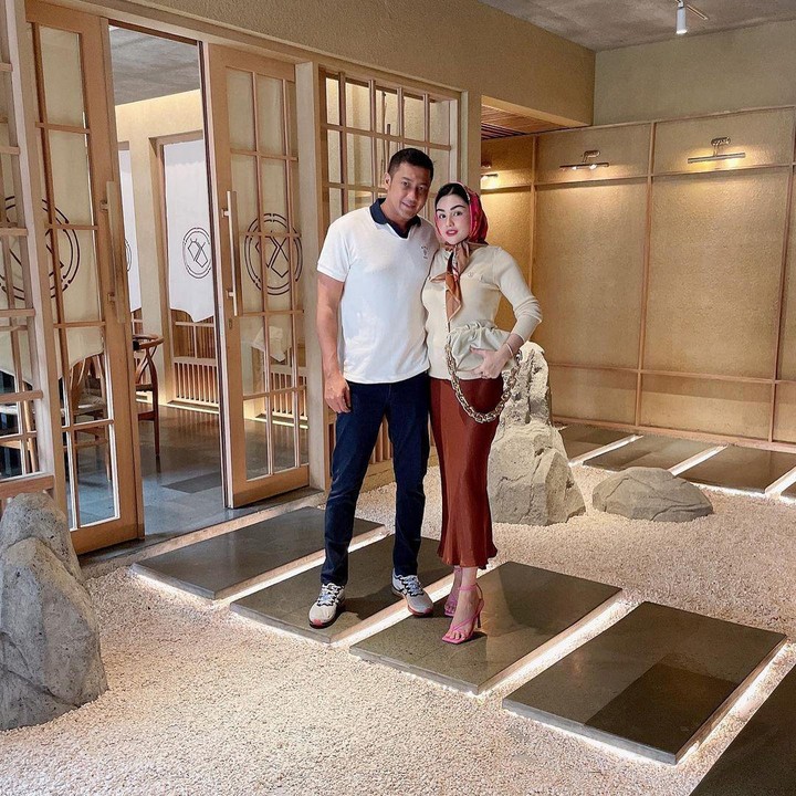 <p>Setelah bercerai dengan Tamara Bleszynski, Teuku Rafly Pasya menikah dengan Nourah Sheivirah pada 2013 silam. (Foto: Instagram @nourahsheivirah)</p>