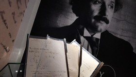 Menggebrak Dunia, Teori Relativitas Einstein Masih Layak?