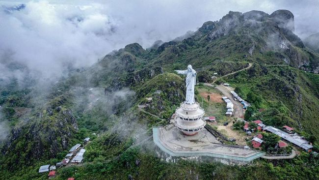 Menatap Alam dari Patung Yesus Tertinggi Sedunia di Tana Toraja