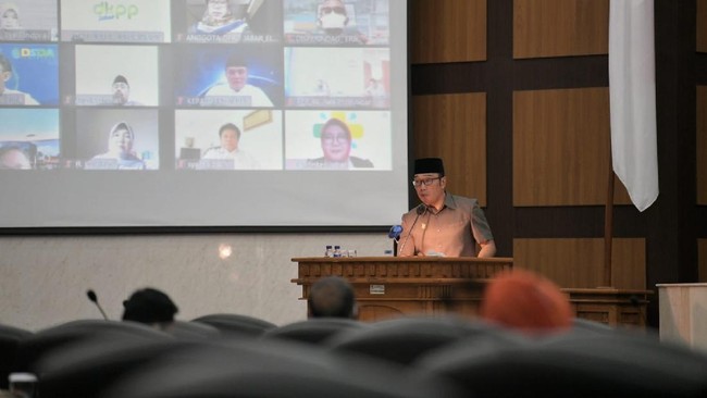 Gubernur Jabar Ridwan Kamil mengatakan, isu strategis pembangunan dirumuskan melalui analisis dan evaluasi terhadap berbagai kondisi di tahun sebelumnya.