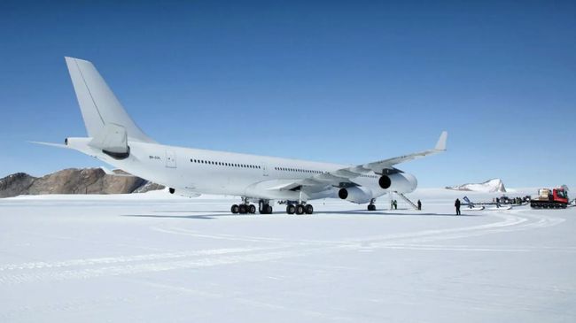 Untuk pertama kalinya dalam sejarah, sebuah pesawat Airbus A340 berhasil mendarat di Antartika.