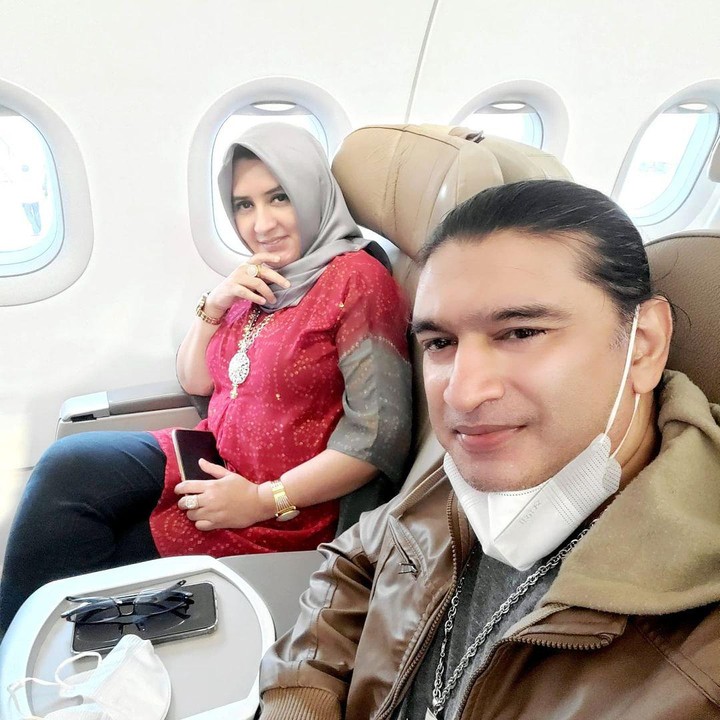 <p>Fadia sendiri sudah menikah dengan seorang penyanyi dangudut asal Negeri Jiran Malaysia, Ashraff Khan. Dari pernikahannya, ia dikaruniai 6 orang anak. (Foto: Instagram: @ashraff_abu)</p>