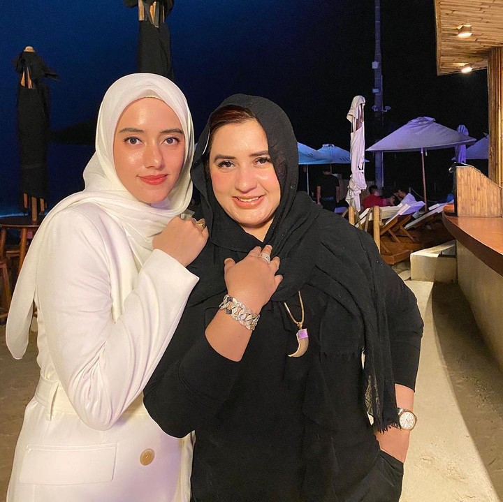 <p>Fadia dan Fairuz juga kerap menghabiskan waktu bersama, nih. Meski berbeda profesi, keduanya tetap saling mendukung, lho. (Foto: Instagram: @fairuzarafiq)</p>
