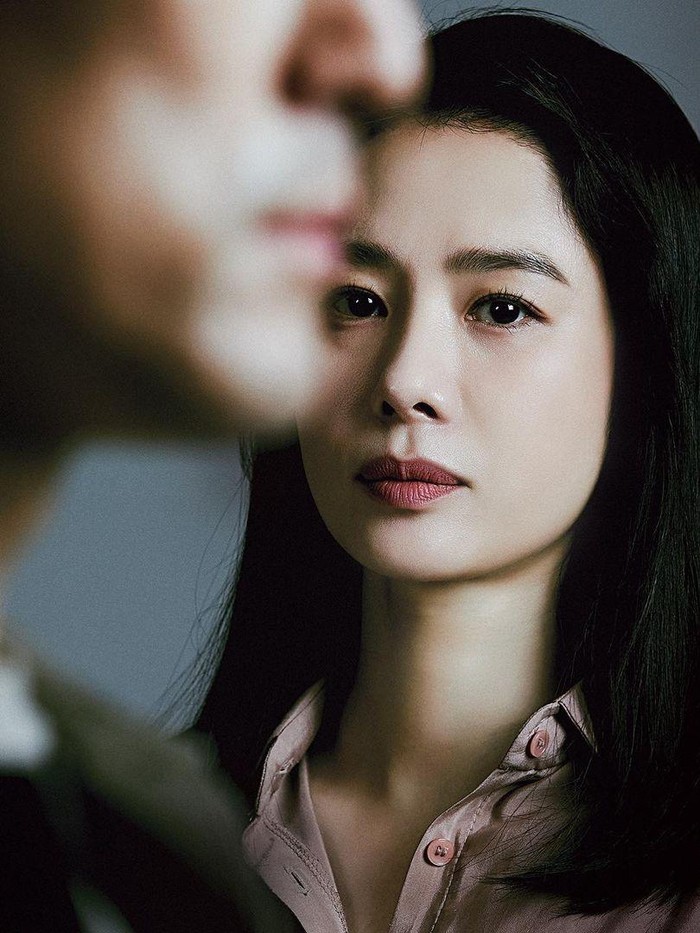 Sebelum disibukkan dengan drama Hellbound, Kim juga membintangi drama populer Undercover. Ia beradu akting dengan Ji Jin Hee yang dikenal netizen sebagai ‘pasangan fenomenal’ Kim Hyun Joo./ Foto: instagram.com/ynkentertainment