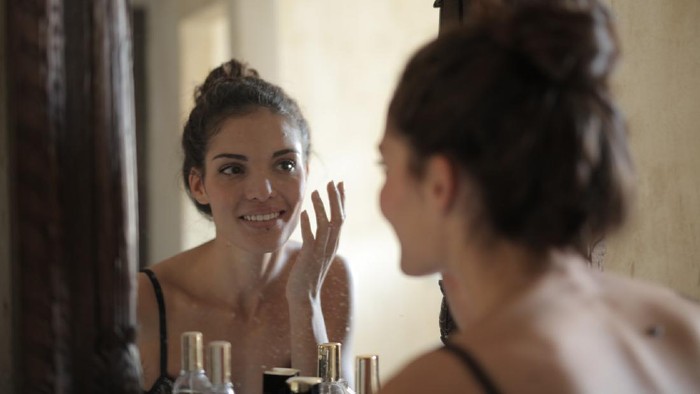 Cukup 5 Menit! Begini Tips Skincare Kilat untuk Ibu Milenial di Rumah Cukup 5 Menit! Begini Tips Skincare Kilat untuk Ibu Milenial di Rumah