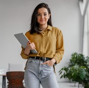 Ternyata Segini 'Gaji Bulanan' Mbak-mbak SCBD yang Akrab Pakai Lanyard Coach dan Sepatu Tory Burch