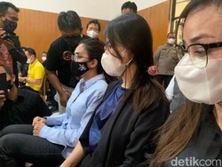 Kawal Sidang Valencya, Rieke Oneng: Jangan Takut Bu!