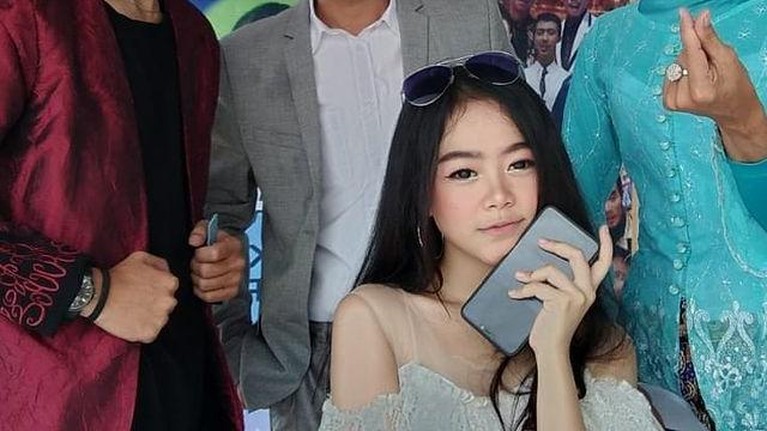 6 Potret Ranti Marsyanda Selebgram Terjerat Kasus Video Syur Bikin Heboh Baru-baru ini selebgram bernama Ranti Marsyanda baru saja bikin heboh karena terseret kasus video syur. Yuk intip potretnya!