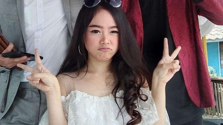 Baru-baru ini selebgram bernama Ranti Marsyanda baru saja bikin heboh karena terseret kasus video syur. Yuk intip potretnya!