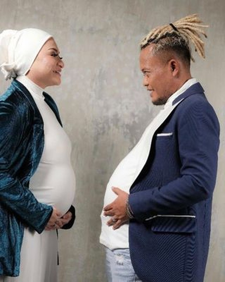 7 Maternity Shoot Nathalie Holcher & Sule Nathalie Holscher baru saja melakukan sesi pemotretan maternity shoot ditemani oleh suami tercinta, Sule. Yuk intip!