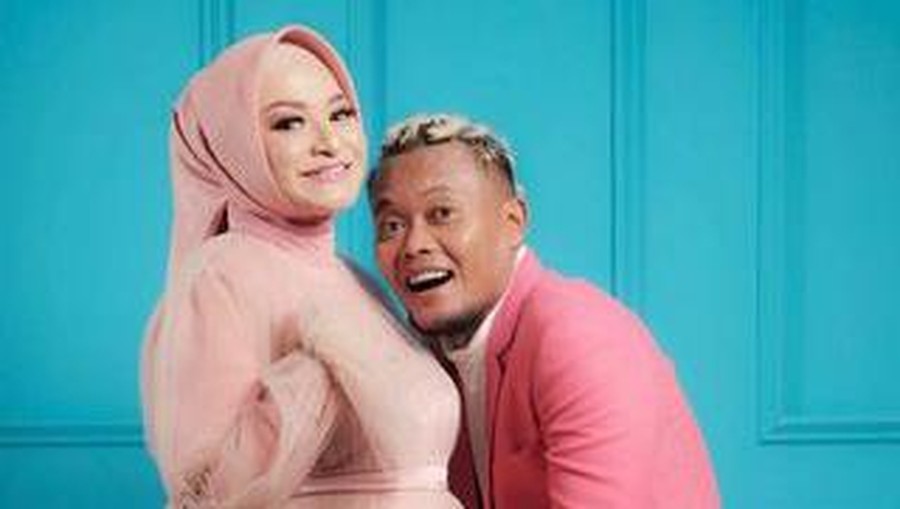 Nathalie Holscher baru saja melakukan sesi pemotretan maternity shoot ditemani oleh suami tercinta, Sule. Yuk intip!