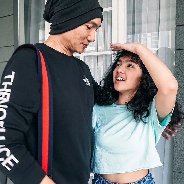 7 Momen Pertemuan Anji dengan Leticia Joseph Anaknya dengan Sheila Marcia Usai bebas dari penjara Anji berkumpul dengan keluarganya, baru-baru ini ia menemui Leticia & Sheila Marcia di Semarang. Yuk intip!