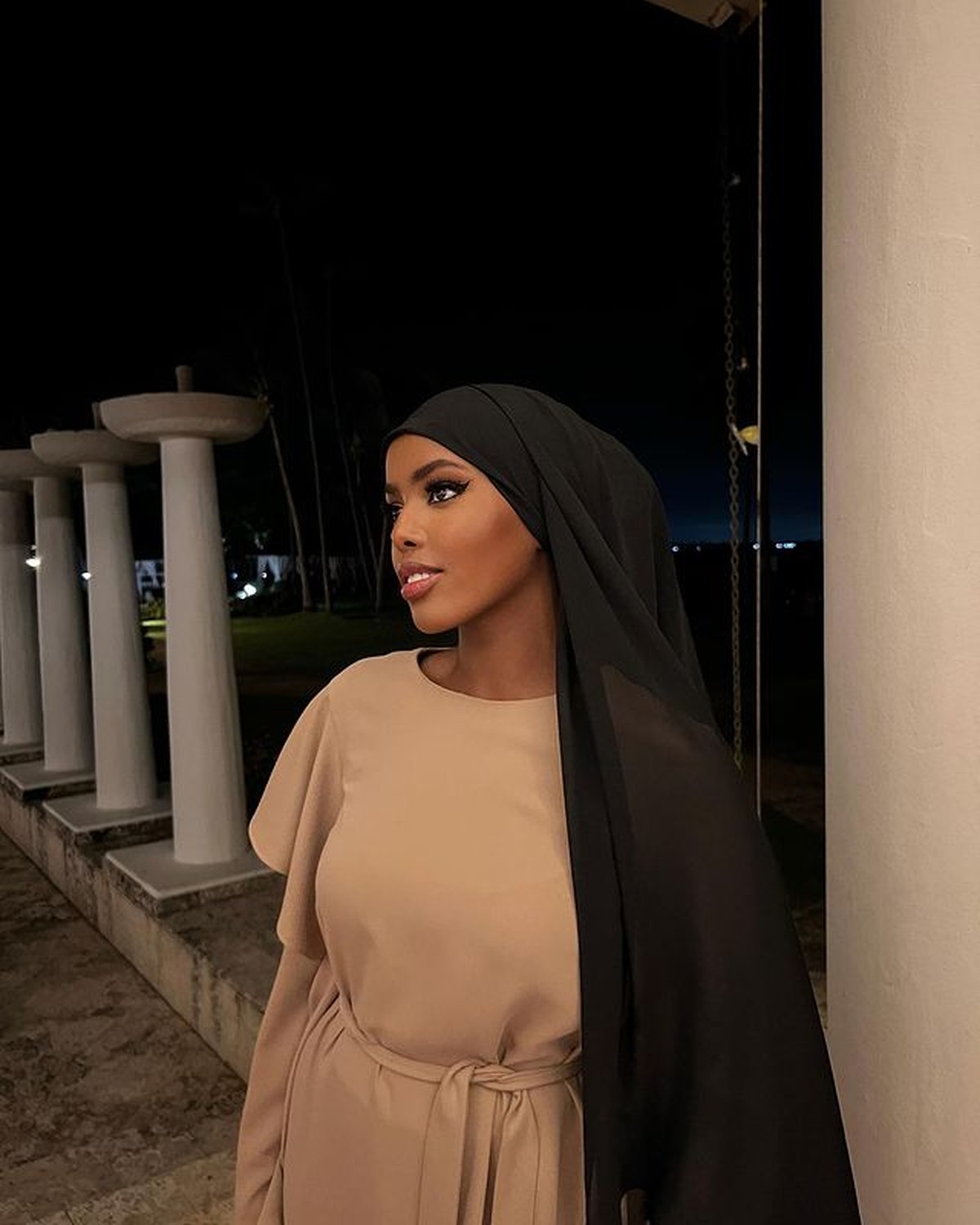 Khadija Omar adalah finalis Miss World 2021 asal Somalia yang pakai hijab untuk pertama kalinya&period; Yuk intip pesonanya&excl;