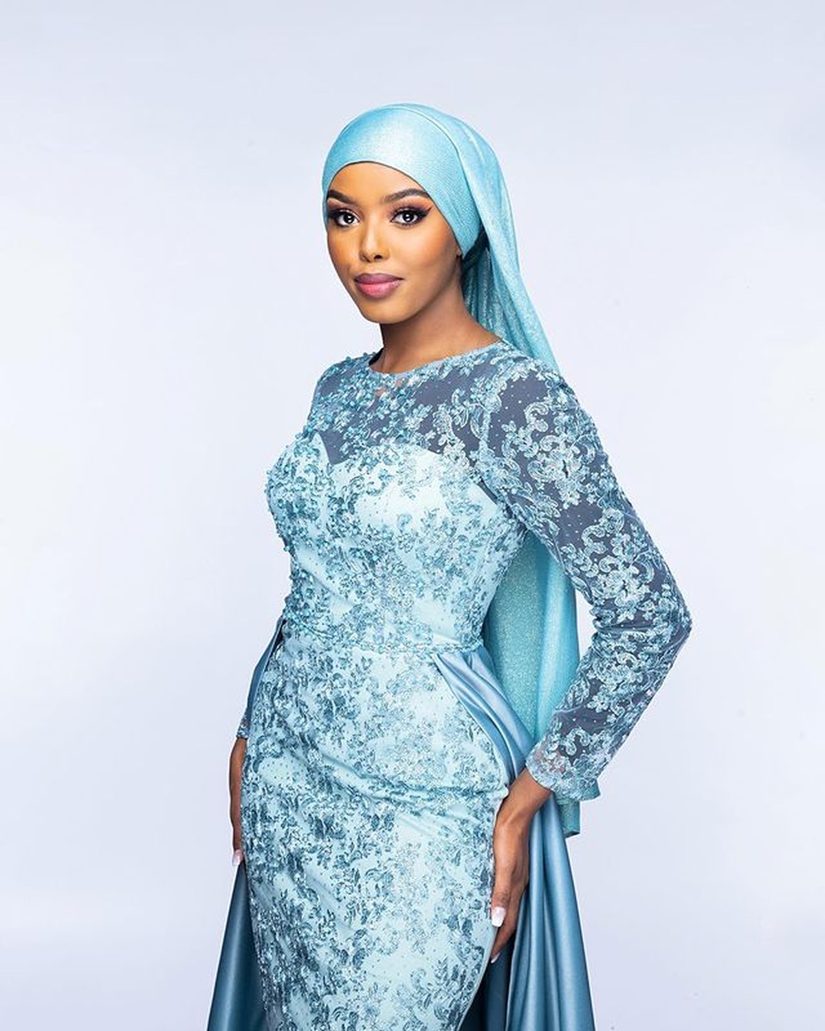 Khadija Omar adalah finalis Miss World 2021 asal Somalia yang pakai hijab untuk pertama kalinya&period; Yuk intip pesonanya&excl;