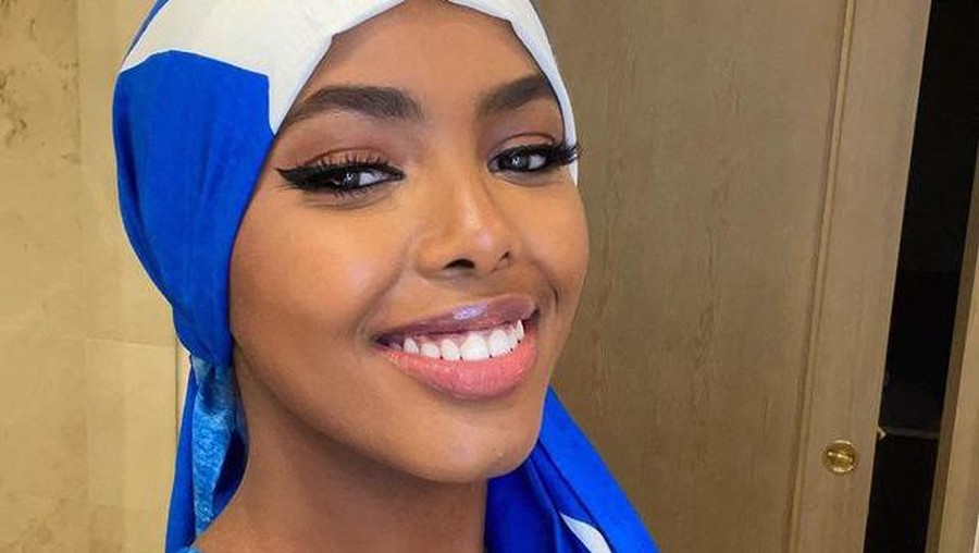 7 Pesona Khadija Omar Finalis Miss World 2021 Pertama Kali Pakai Hijab Khadija Omar adalah finalis Miss World 2021 asal Somalia yang pakai hijab untuk pertama kalinya. Yuk intip pesonanya!