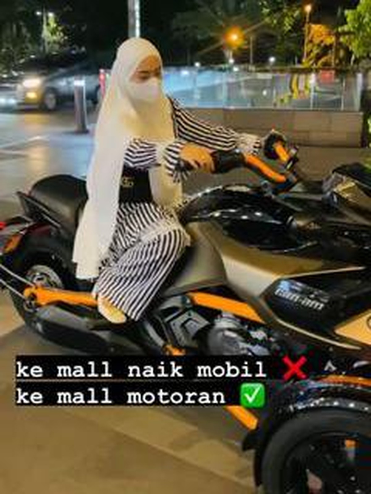 Baru-baru ini April Jasmine jadi sorotan karena unggahannya naik moge ke mall tuai hujatan&period; Yuk kita intip&excl;