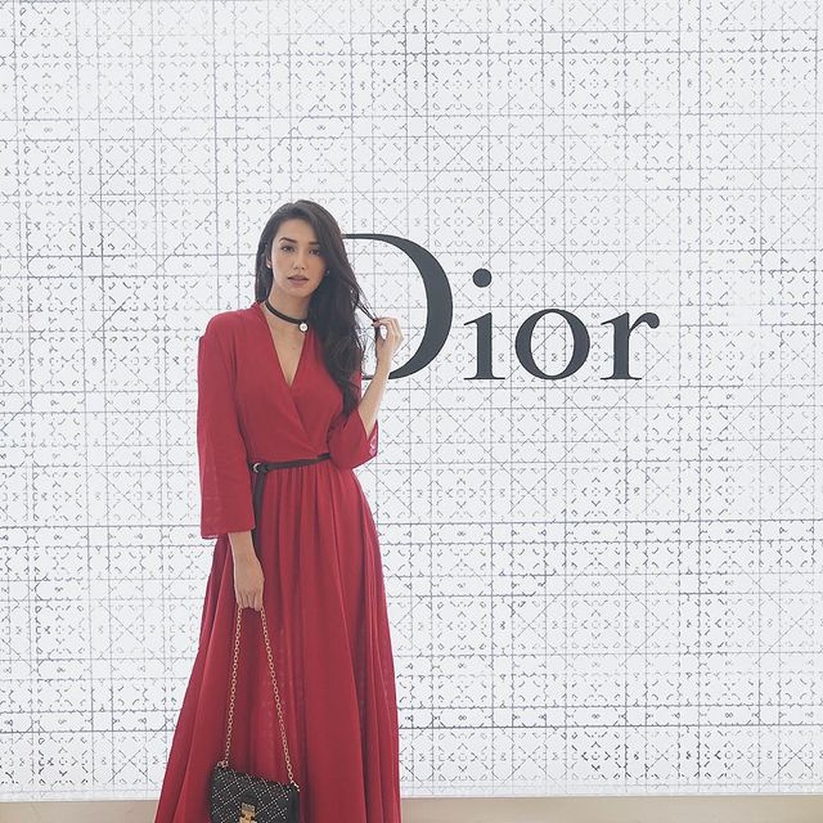 Velove Vexia dikenal dengan aktris yang memiliki gaya feminin dan berkelas&period; Yuk kita intip potret ootdnya&excl;