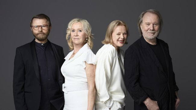 Grup musik ABBA reuni untuk menerima salah satu penghargaan tertinggi dari Swedia, Royal Order of Vasa, atas kontribusinya di musik.