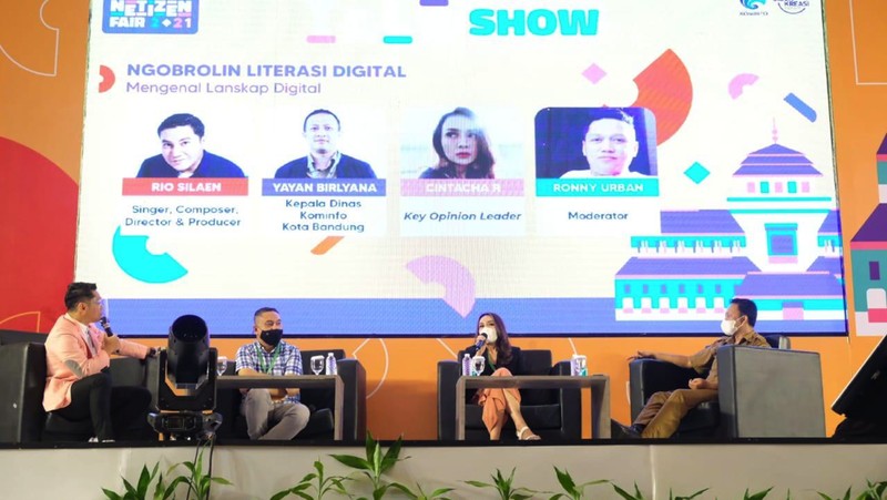 Globalisasi telah menciptakan sebuah paradigma borderless world yaitu ketika batasan-batasan wilayah tidak lagi berpengaruh