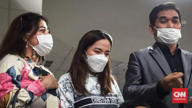 Kuasa hukum Anggiat, perempuan yang ribut dengan Anggota Komisi III DPR dari Fraksi PDIP Arteria Dahlan, menyatakan kliennya berang karena sakit gigi saat itu.