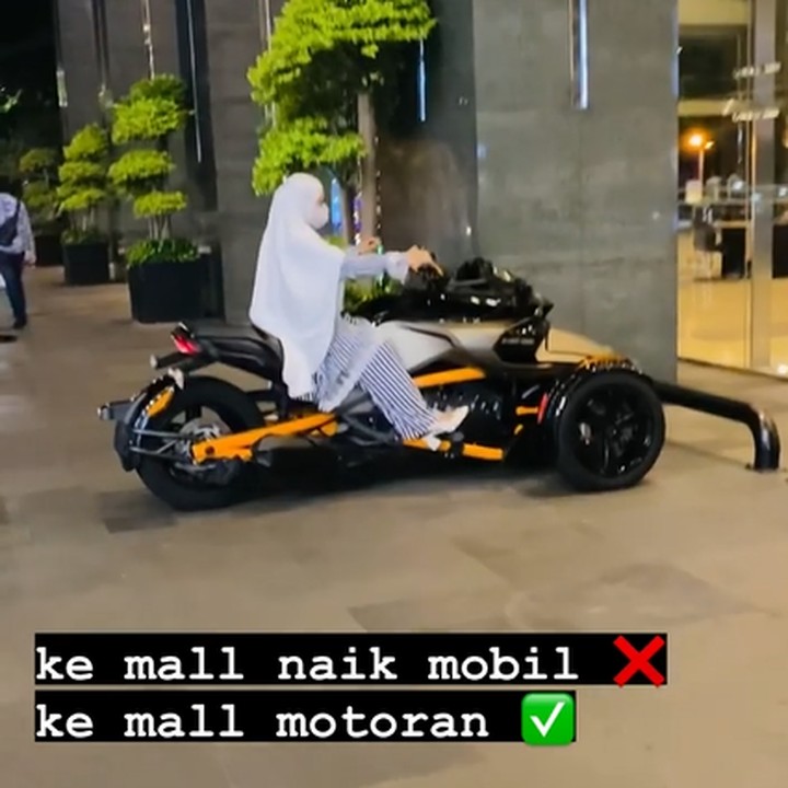 <p>Moge asal Kanada itu diketahui di bawah naungan manufaktur perusahaan Bombardier Recreational Products (BRP). Untuk harganya, secara resmi BRP menjualnya dengan harga mulai dari Rp770 juta. (Foto: Instagram @apriljasmine)</p>