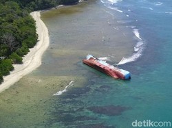 Bangkai Kapal Viking Lagos di Pangandaran Ganggu Terumbu Karang