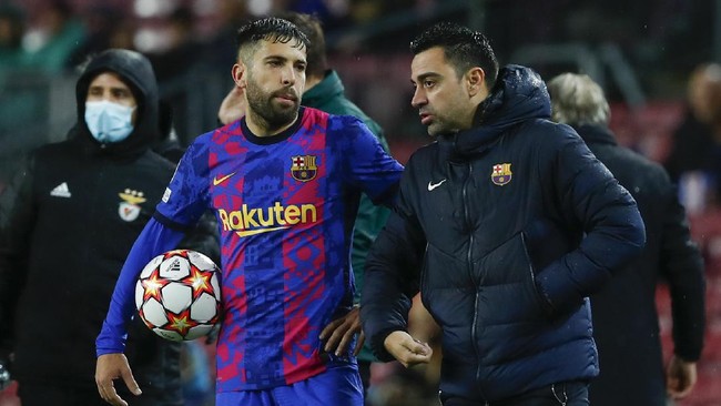 Barcelona dalam situasi krisis pemain seiring kasus positif Covid-19 varian omicron. Kini Barcelona hanya tinggal punya 12 pemain yang siap tampil.