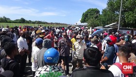 Warga Ambon Blokade Jalan Bandara, Buntut Sengketa Lahan Lanud