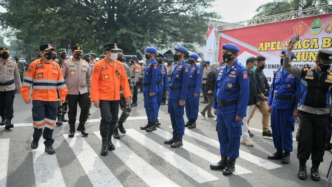 Ridwan Kamil mengungkapkan 5.312 desa di Jabar, 19 di antaranya masuk kategori risiko tinggi bencana alam, dan sebanyak 3.500 desa masuk risiko sedang.