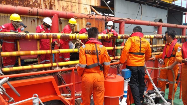 Kapal kargo KM Sumber Cahaya bocor kemudian tenggelam di perairan Kepulauan Seribu Selasa (23/11) pukul 23.00 WIB.