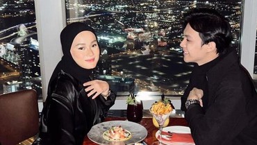 img-title Skill Masak Dinda Hauw Meningkat, Rey Mbayang: Ayam Cabe Ijonya Enak Banget