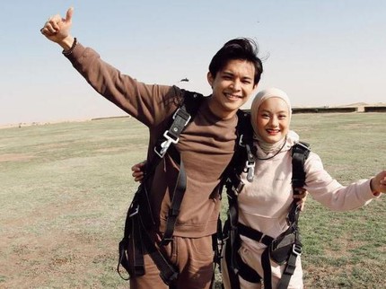 7 Potret Dinda Hauw & Rey Mbayang Liburan di Dubai, Seru Coba Skydiving Bun