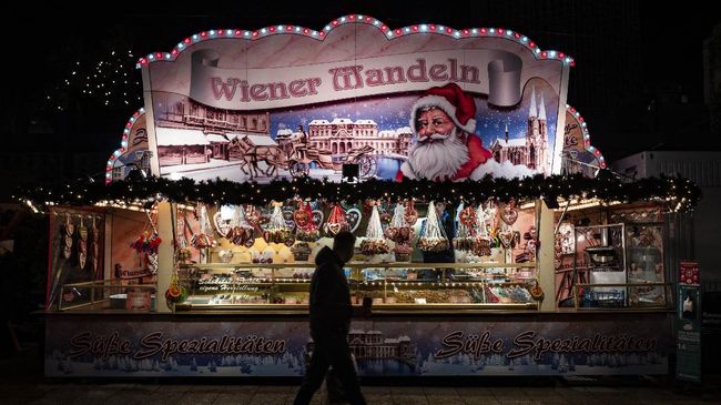 Berlin tetap menggelar pasar Natal pada tahun ini, di tengah gelombang ke-empat pandemi virus corona.