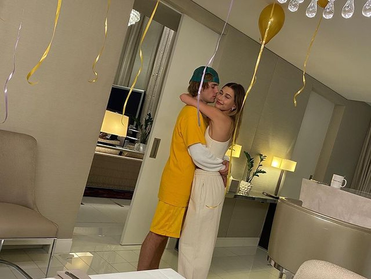 Di hari spesial ulang tahun sang istri&comma; Justin Bieber ucapkan selamat sambil pamer foto mesra mereka&period; Yuk intip&excl;